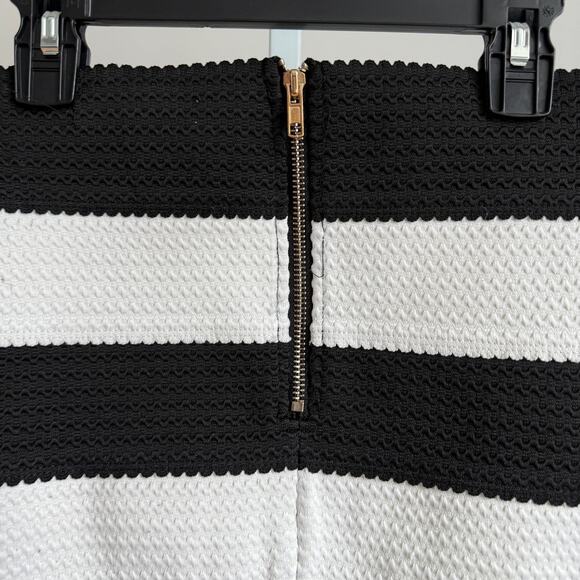Pristine sz‎ S Black & White Striped Textured Mini Skirt - Picture 6 of 7